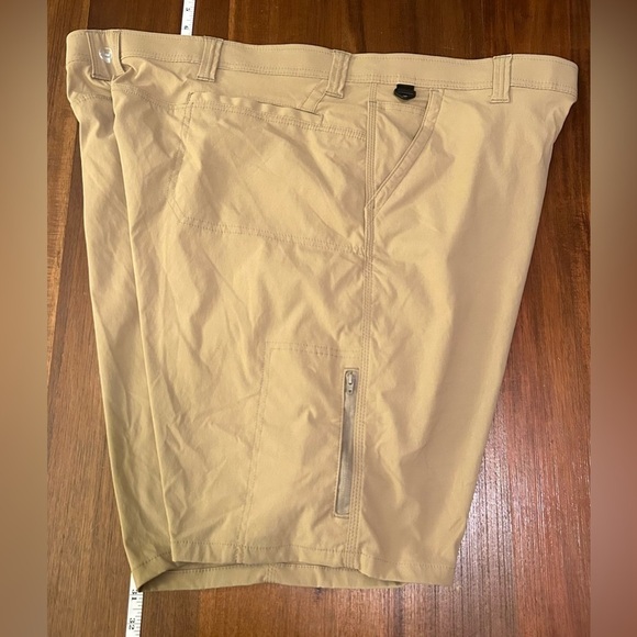 Wrangler Men's Performance Utility Short 112316174 Elmwood Relaxed Fit NWT - Picture 2 of 4